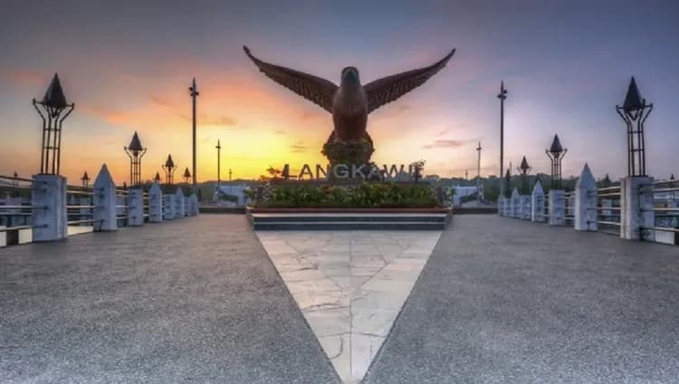 春遊｜馬來西亞｜檳城｜蘭卡威｜升旗山纜車.紅樹林遊船.世界最大彎曲吊橋.無購物.美食饗宴五日-9