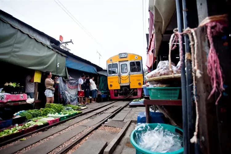 春遊泰國│龍蝦x生猛海鮮放題,曼谷網評五星一晚,體驗道地雙市集,LV博物館,網美咖啡廳,綠山動物園,泰式露楚DIY六日