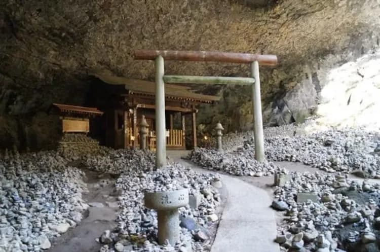 圖片來源：九州觀光機構-天安河原、天岩戶神社(探訪神話之鄉)