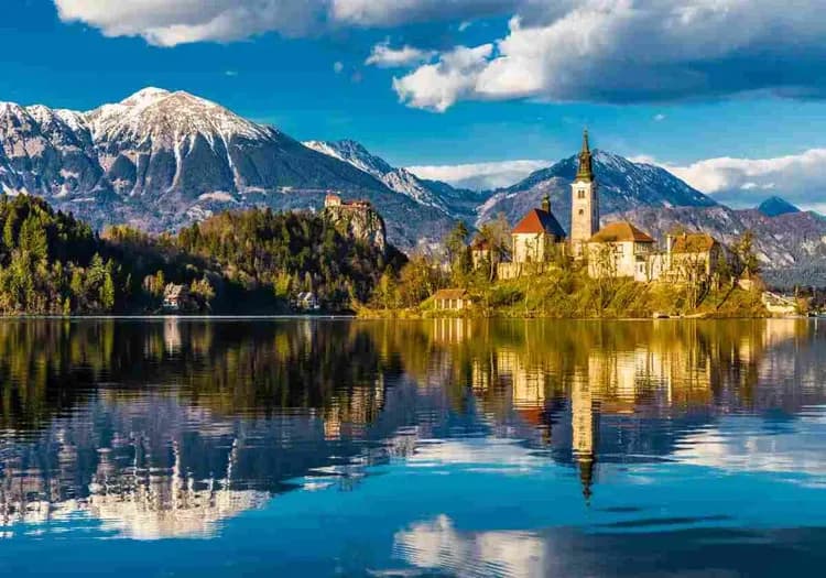 斯洛維尼亞景點布雷德湖湖心島與布雷德城堡