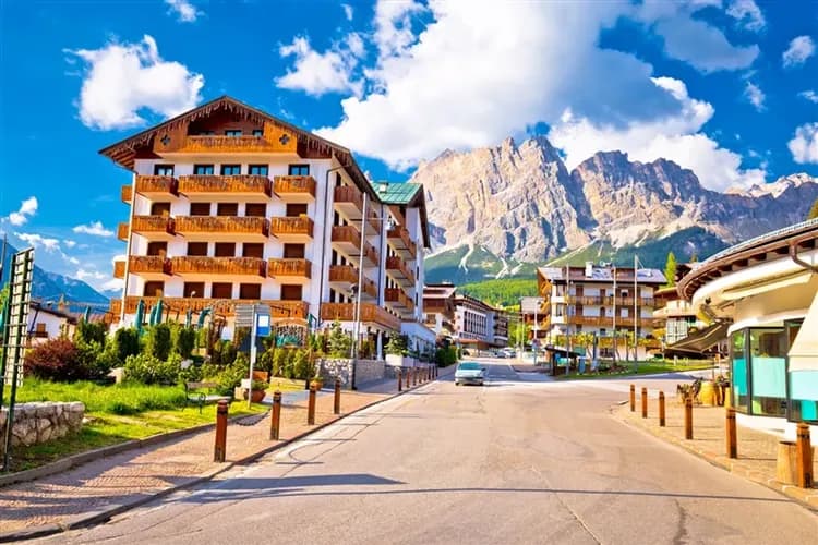 暑假折$3000│深度北義旅遊│加達湖檸檬小鎮．多洛米緹秘境．刀鋒山纜車．薩索倫戈纜車．密蘇里納湖．北義酒鄉．杜林漫遊10日-10