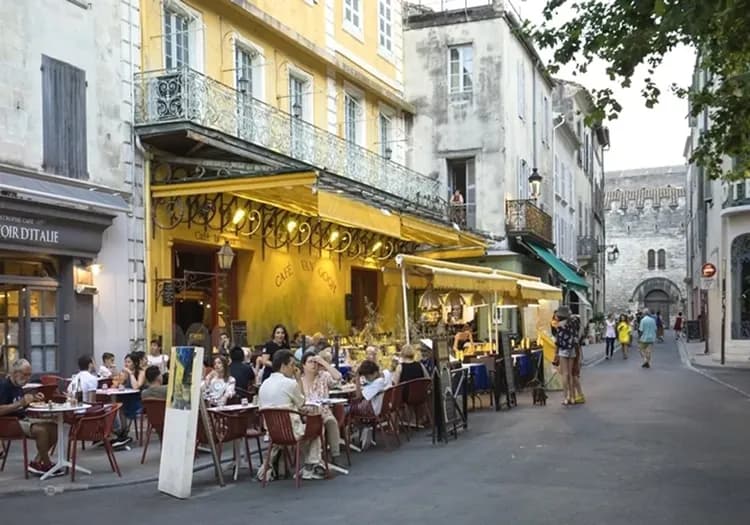 法國旅遊,南法景點, 亞爾, 阿爾勒, 梵谷星空咖啡館