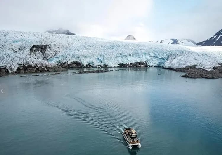 史瓦巴德群島,海達路德詩人號Hurtigruten MS bard