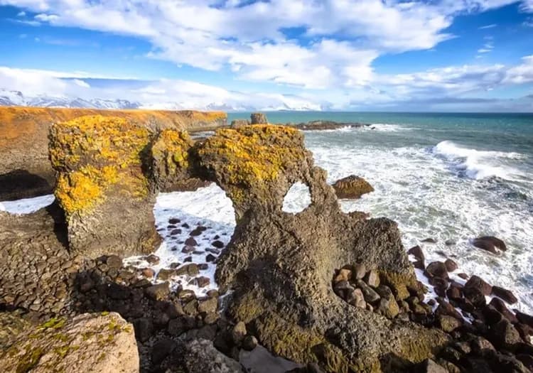 冰島, 冰島旅遊, 斯奈山半島, Gatklettur海蝕洞,接吻石,親嘴石