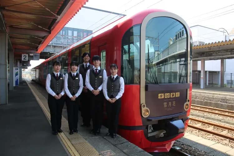 輕奢行｜北陸雪月花包車｜雨晴海岸．秘境奈良井宿．匠人錫作微醺品酒．童話合掌村．飛驒牛美饌．高山朝市｜雙溫泉6日