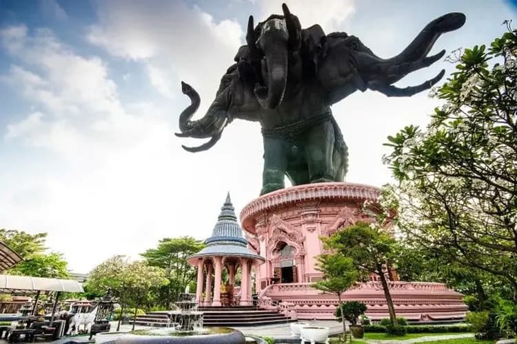 三頭象神博物館