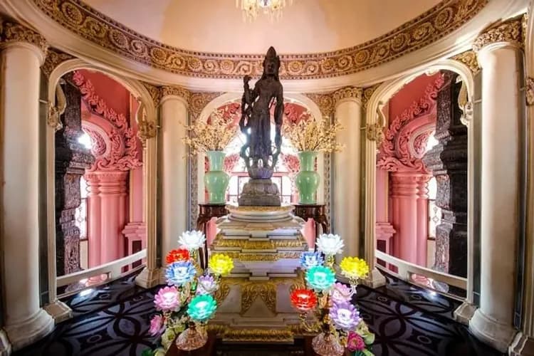 三頭象神博物館