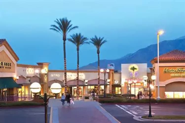 Desert Hills Premium Outlets-OUTLET購物趣