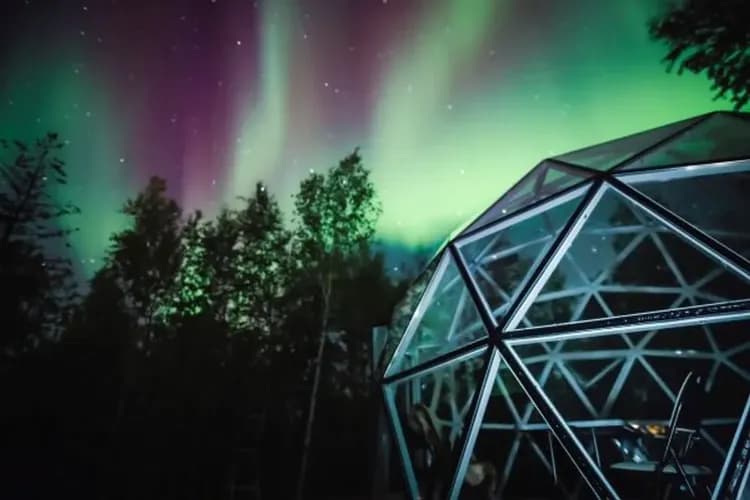 舞動的精靈～黃刀鎮極光(三晚)、卡梅倫瀑布、愛戀溫哥華、浪漫西雅圖10日-9