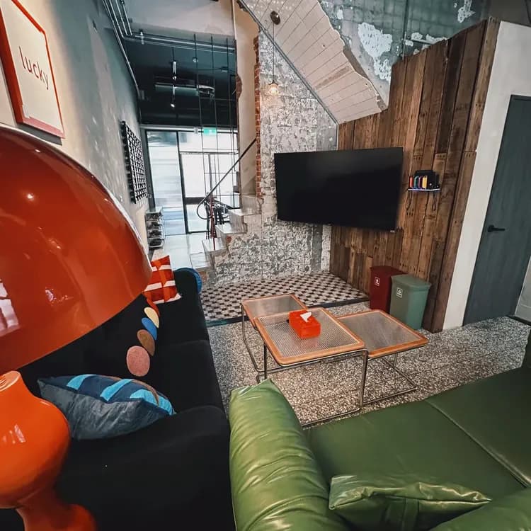 台南酩宿包棟民宿｜6-12人包棟、電麻/KTV/酒吧風、近台南火車站-5