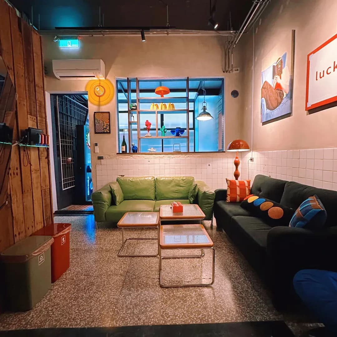 Tainan City-Ming Su B&B in Tainan | Room for 6-12 people, includes mahjong/KTV/bar style, near Tainan Railway Station