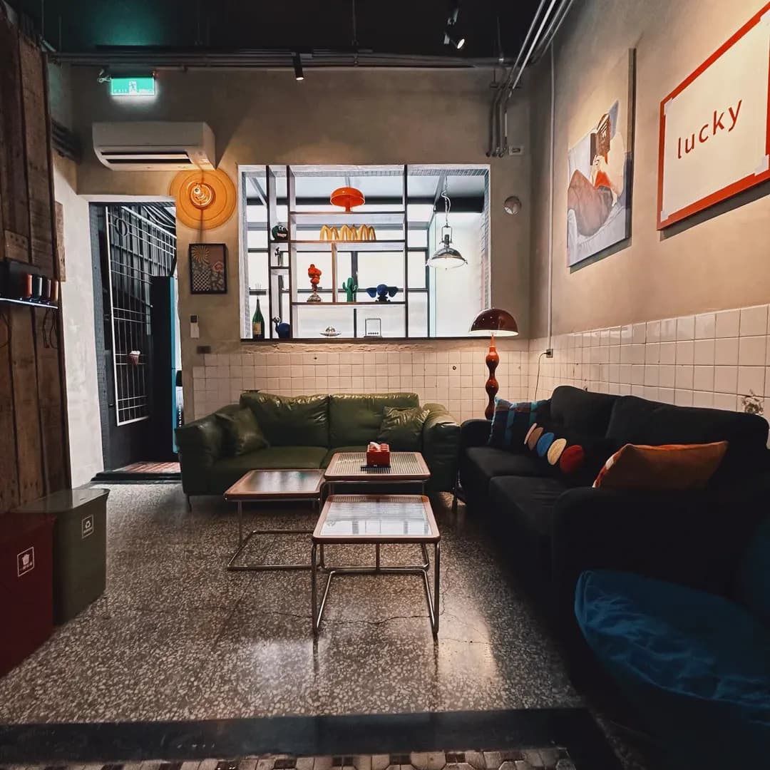 台南市-台南酩宿包棟民宿｜6-12人包棟、電麻/KTV/酒吧風、近台南火車站