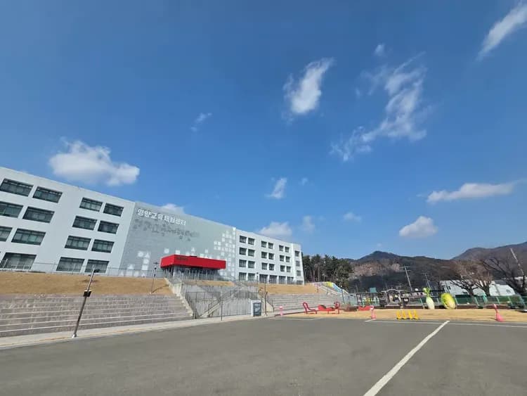 回東創意工廠 (回東小學)