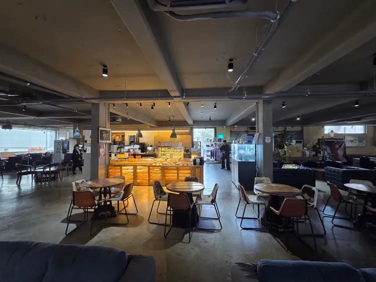 ZM-ILLENNIAL (Magnate) 咖啡廳 (智旻爸爸咖啡店)