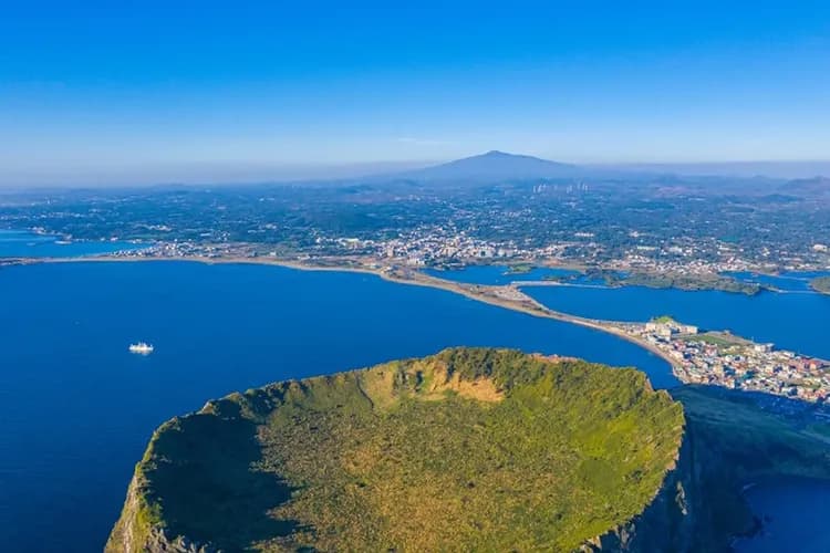 暑假預購折2千｜濟州｜保證入住五星神話.親子雙樂園.水族世界.奇幻山坡.英式小火車.透明獨木舟體驗五日(彩妝)