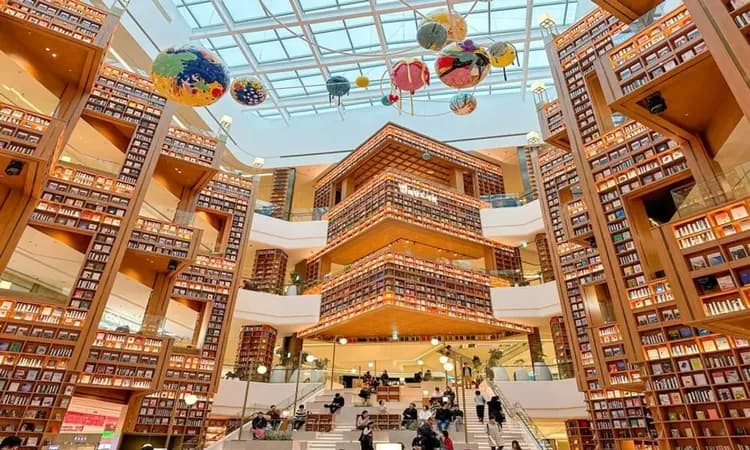 暑假預購折2千｜首爾｜瘋玩愛寶樂園．書卷氣息星空圖書館．南怡島美境．水原華城．吮指炸雞(一站彩妝)五日｜高雄