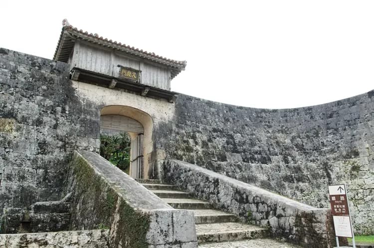 沖繩旅遊｜療癒系玩法～古宇利跨海大橋、展望塔、悠閒國際通、海博館、SPA水療四日｜保住東方水療渡假飯店一晚｜台中出發-7