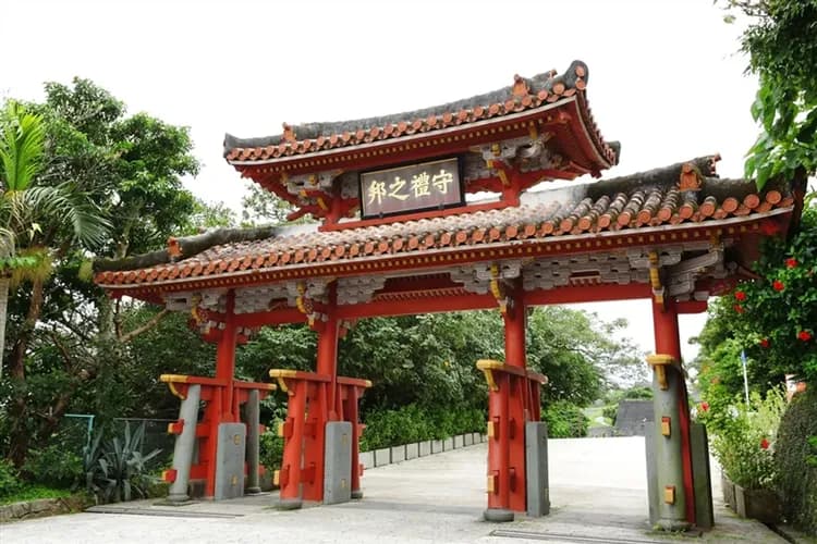暑假折$2000.沖繩旅遊｜美麗海水族館、玉泉洞王國村、古宇利瀨長島、銀河半潛艇四日｜台中出發-9