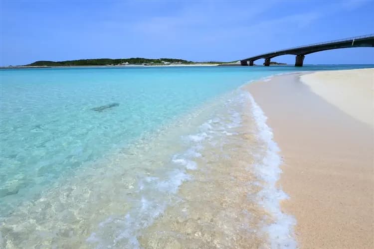 連休假期．沖繩旅遊｜夜宿美國村～愛戀古宇利.美麗海水族館.壯麗鐘乳洞玉泉洞.臨海購物商場.泡盛試飲樂遊四日｜台中出發-5