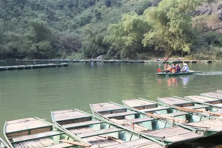 越南旅遊｜海上桂林下龍灣‧日遊船出海體驗‧長安湖輕舟探祕‧壽司饗宴單點吃到飽六日｜高雄出發-6