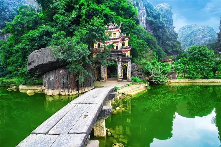 越南旅遊｜海上桂林下龍灣‧日遊船出海體驗‧長安湖輕舟探祕‧壽司饗宴單點吃到飽六日｜高雄出發-13