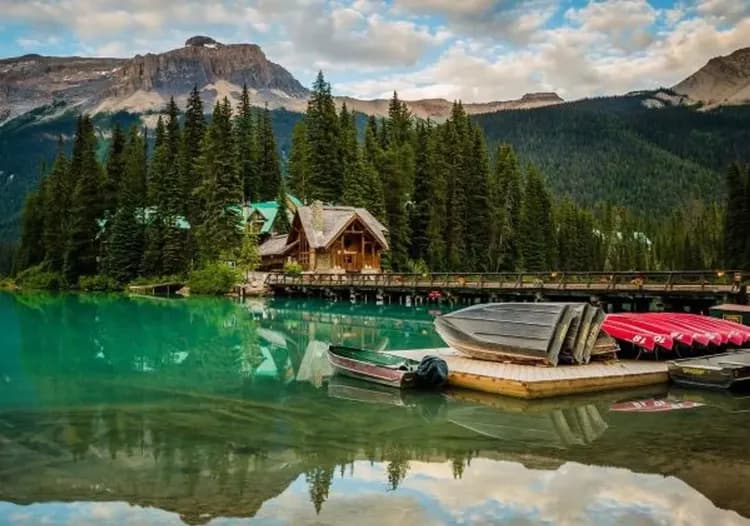 【雙主題體驗、早鳥享優惠】黃刀鎮極光(三晚)、特色極光營地、四大國家公園、露易絲湖城堡11日-8