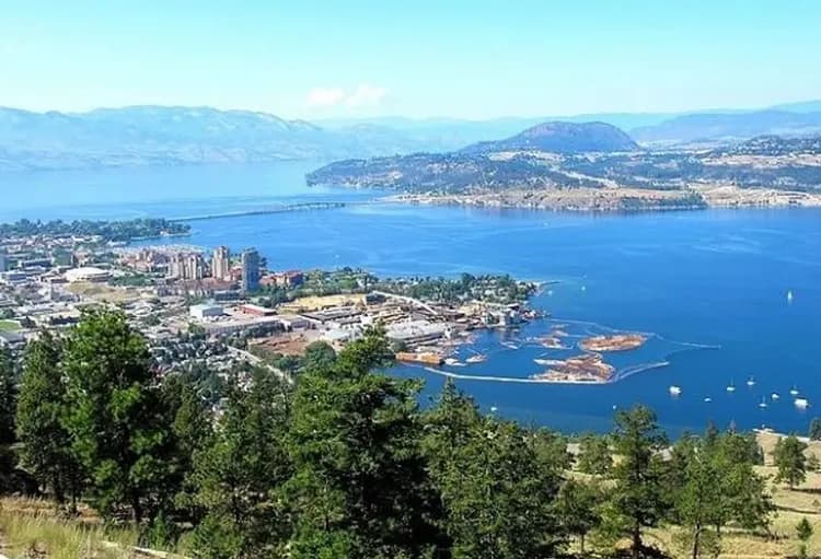 【雙主題體驗、早鳥享優惠】黃刀鎮極光(三晚)、特色極光營地、四大國家公園、露易絲湖城堡11日-12