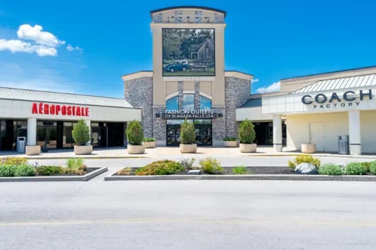 Fashion Outlets of Niagara Falls