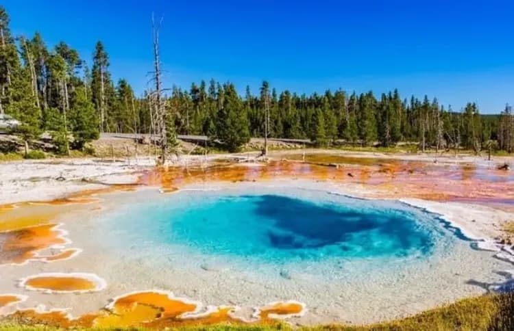 彩色鍋噴泉-黃石國家公園