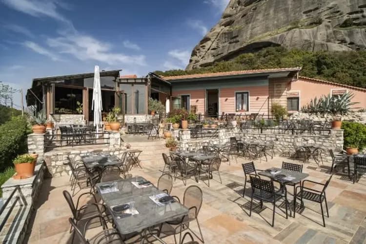 巨岩景觀餐廳-美食體驗