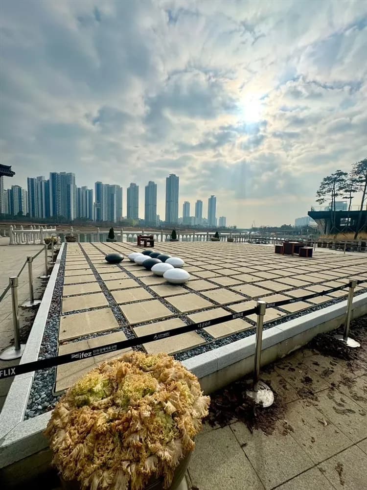 暑假預購折2000｜首爾探險樂天世界.童趣樂高樂園.景福宮韓服體驗.魔幻塗鴉秀五日｜台中出發-5