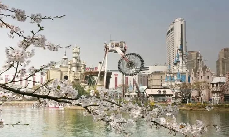 暑假首爾親子暢遊｜探險樂天世界．歡樂愛寶樂園．景福宮韓服體驗．魔幻塗鴉秀．首爾明洞(一站購物彩妝)六日｜高雄-14