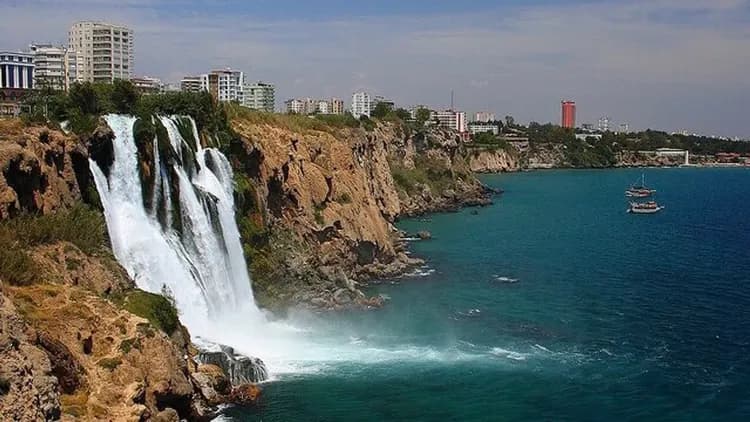 【限量土耳其、早鳥加購熱氣球】海泡石之城、安塔利亞風情、博斯普魯斯遊船、兩晚洞穴風格飯店12日