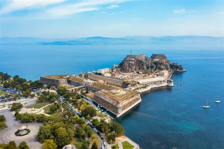 經典希臘旅遊│藍白珍珠聖托里尼,海上綠寶石科孚島,天空之城梅提歐拉,世界中心德爾菲,雅典衛城,浪漫景觀餐,中段飛機10日-5