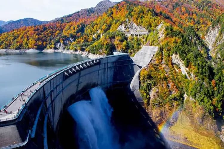 秋日鐵道童話～立山黑部、峽谷火車上高地、合掌村兼六園、宇奈月溫泉香五日