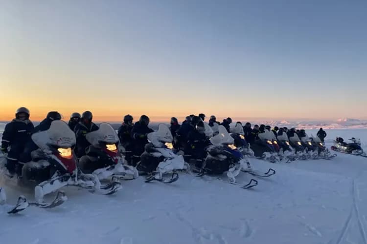 雪上摩托車體驗-冰島專屬體驗