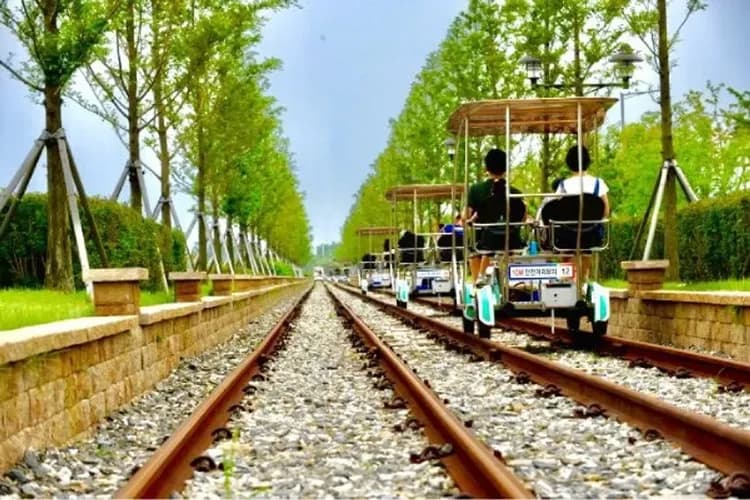 首爾清州限定GO～樂天世界楓之谷、民俗村韓服遊、汗蒸幕自行車、熊貓光影特展五日