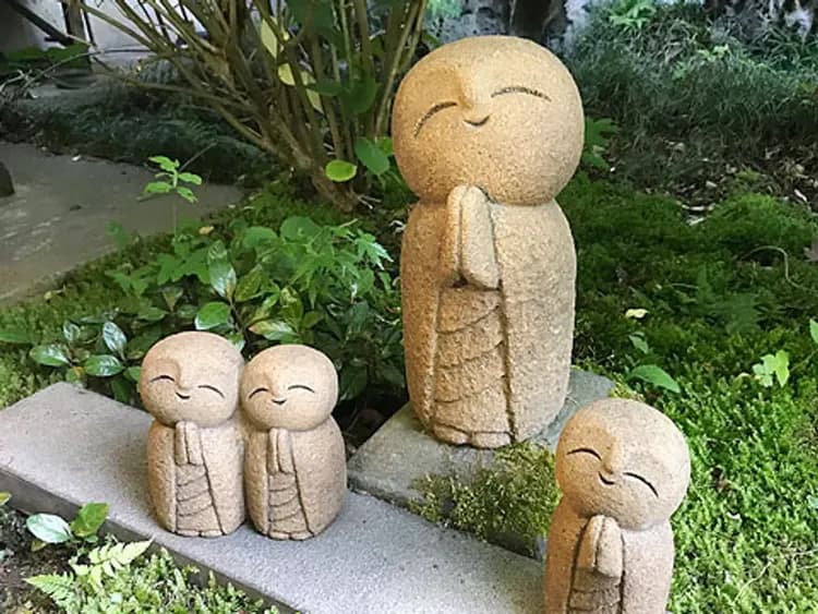 境内に点在するめんこい地蔵