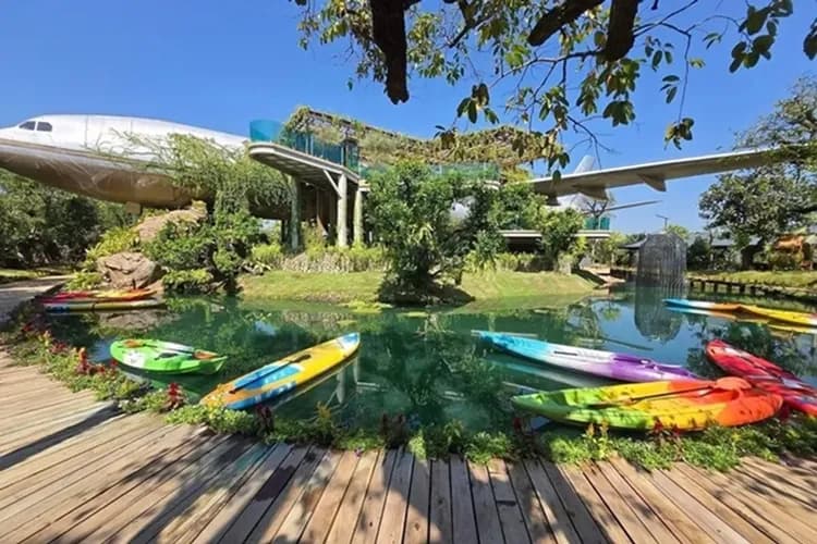 飛機椰林咖啡廳(特別贈送蛋糕＋飲料每人乙份)