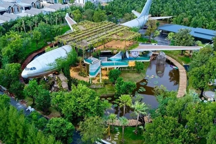 飛機椰林咖啡廳(特別贈送蛋糕＋飲料每人乙份)