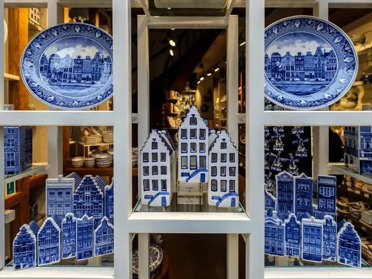 皇家藍陶工廠-貴族傳奇與工藝傳承