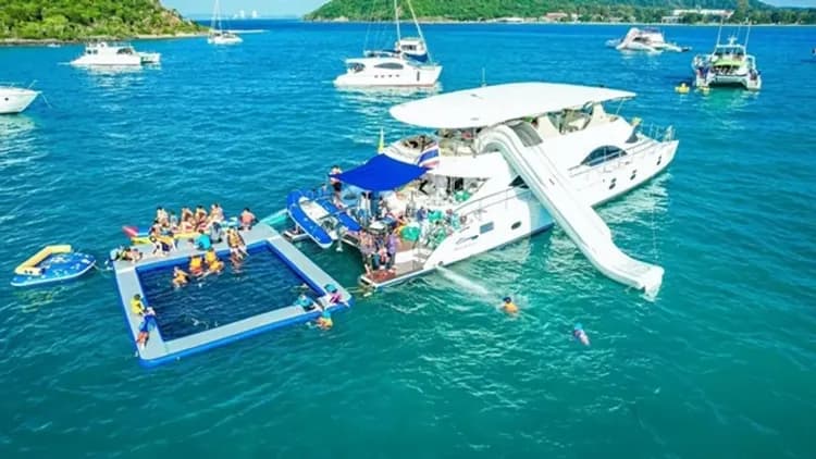 【高雄出發．浪漫芭達雅５日】頂級五星乙晚、遊艇DJ派對、羅馬人妖秀、網美水上咖啡[含稅]