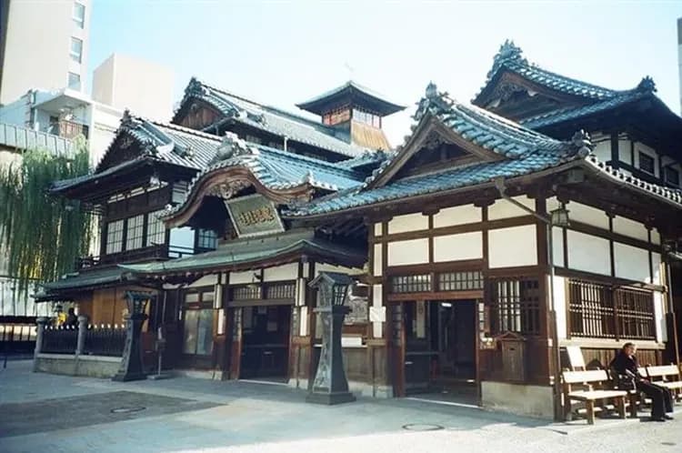 道後溫泉：道後溫泉本館+少爺音樂鐘+放生園(足湯)