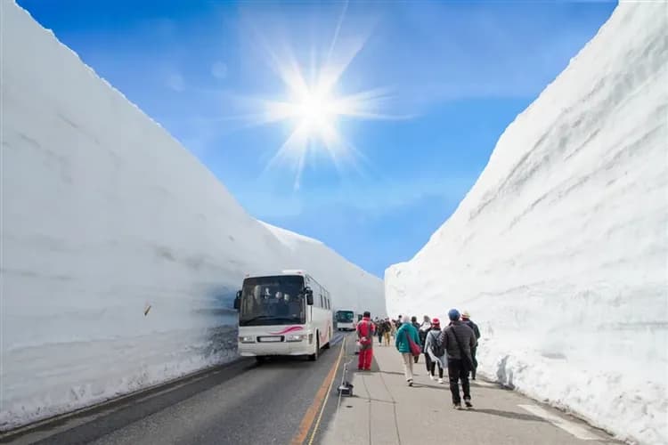 黑部立山雪牆