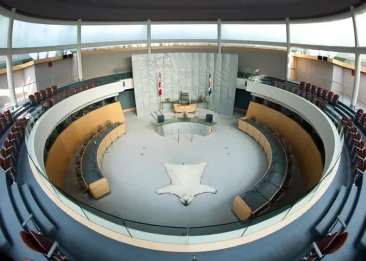 黃刀鎮立法議會-黃刀鎮漫遊