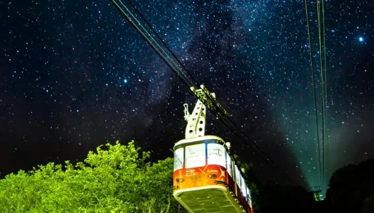 星に手を伸ばす夜空への散歩