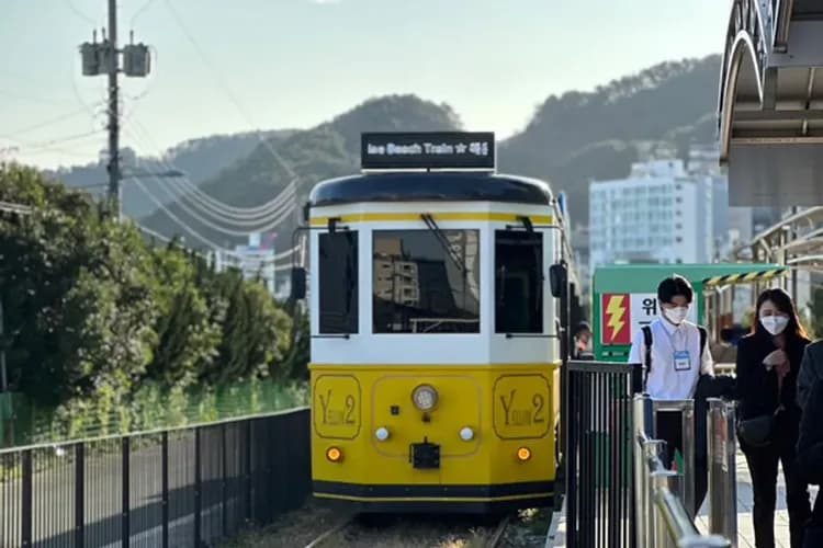 海雲台藍線公園(海岸列車)-海岸觀光列車(青沙浦++松亭；單程約15分鐘)