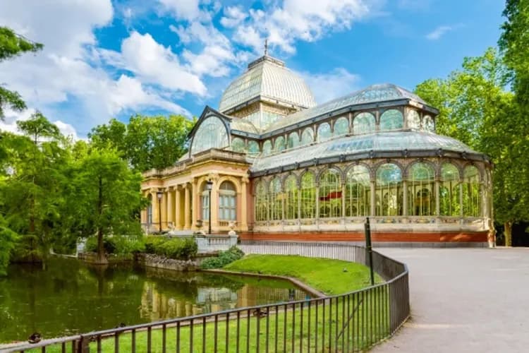 西班牙不思議～高第建築巡禮、懸崖鷹巢古城、兩晚巴塞隆納、世界文化遺產10日-9