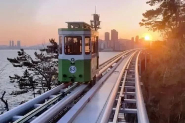 海雲台藍線公園(膠囊列車)-天空膠囊列車(尾浦++青沙浦；車程約30分鐘)