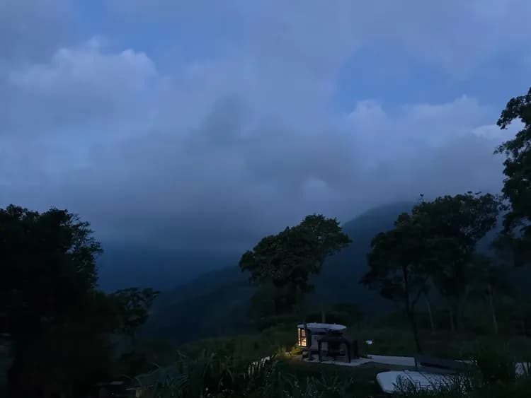 尖石森夜藏星免搭帳露營區｜全新上架！景觀露營車、獨立衛浴、雲海星空秘境-2